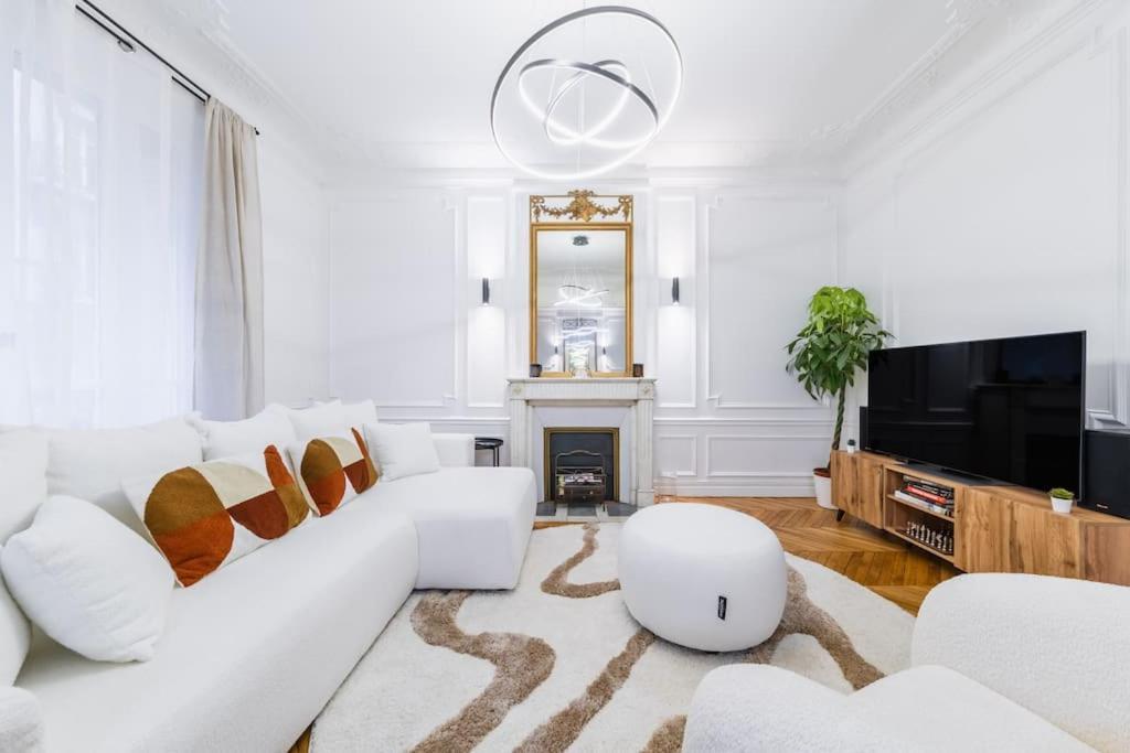Haussmannian Apartment, Near Champs-Elysees Paris Exterior photo